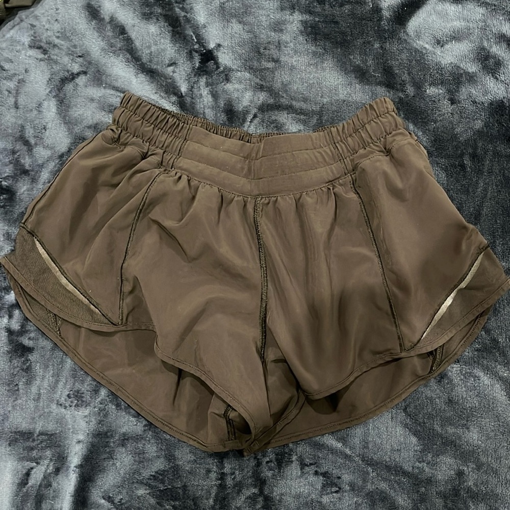 Lululemon Hotty Hot Low Rise 2.5 - Size 6